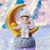 Tuong - phi hành gia cầm sao ngồi trăng