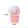 CN-cụ bà hồng cầm khăn nhựa mềm