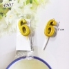 Một Chiếc Nến số 6 vàng