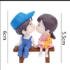 Tuong - cặp đôi ngồi ghế xanh hồng