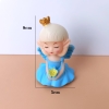 Tuong - bé gái ngồi vương miện váy xanh dương