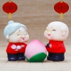 Tuong - Cặp ông bà bế mèo đỏ nhựa dẻo đẹp