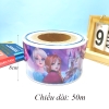 Cuộn mica bọc thành bánh elsa