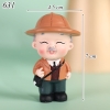 Tuong - Cụ ông đội mũ đeo cặp