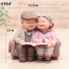 Tượng Ông Bà Đọc Sách Sứ
