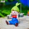 Bé gái đội mũ xanh M1