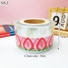 Cuộn mica bọc thành bánh dâu tây