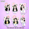 SCG - Set Cắm Giấy Bé Gái Cầm Hoa TP
