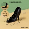 Chiếc giày cao gót đen