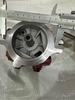 BƠM KHIỂN K3V112 - 2BL*13T*3 ĐƯỜNG DẦU*CỔ ĐỊNH VỊ 77 ( TAI VÀ ĐƯỜNG DẦU THẲNG NHAU) DHT - BH05T