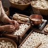 Set kén tơ tằm trắng, vàng tự nhiên iSeren massage da mặt dịu nhẹ