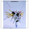 MÔ HÌNH LẮP RÁP HG 250 MIGHTY STRIKE FREEDOM FIGHTER (KÈM ĐẾ + DECAL NƯỚC)