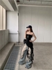 Áo quây ôm dáng phối quần jean rách phong cách streetwear_Q04